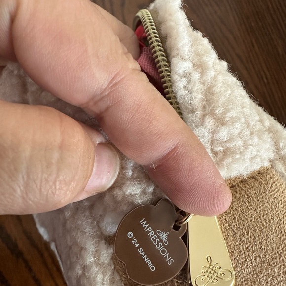 Hello Kitty Cream Fleece Make up Pouch - Picture 12 of 16